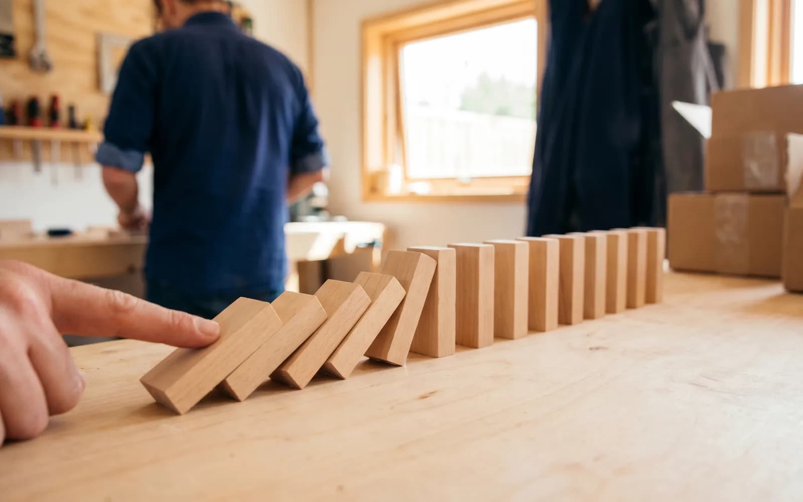 Small building blocks tip over one after another – small wins create momentum
